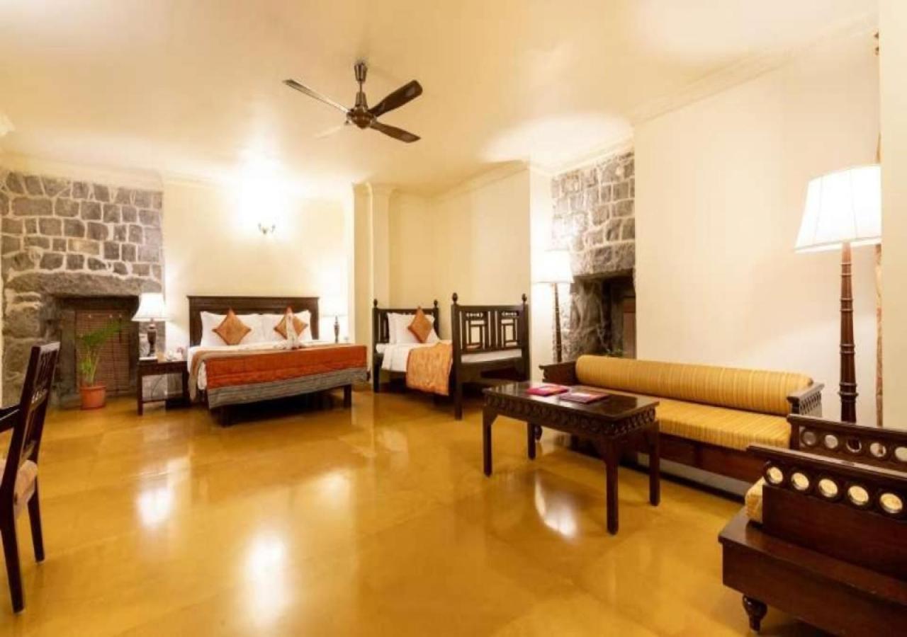 Fort Jadhavgadh -A Gadh Heritage Hotel Sasvad Bagian luar foto