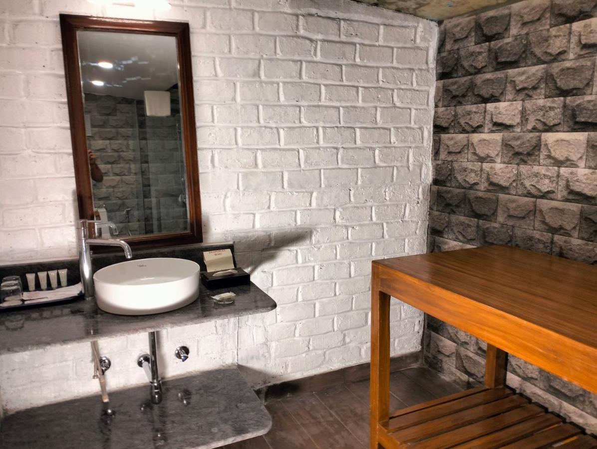 Fort Jadhavgadh -A Gadh Heritage Hotel Sasvad Bagian luar foto