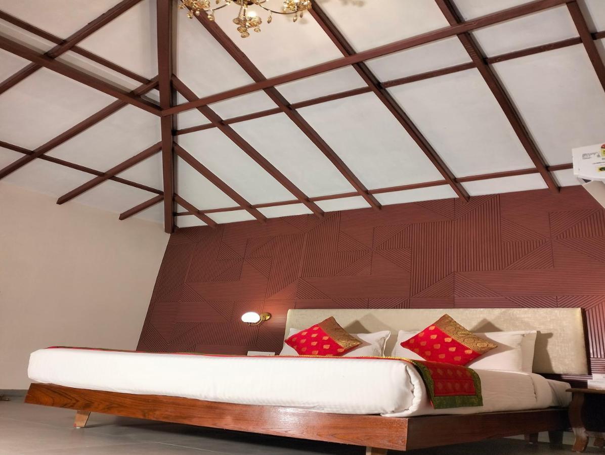 Fort Jadhavgadh -A Gadh Heritage Hotel Sasvad Bagian luar foto