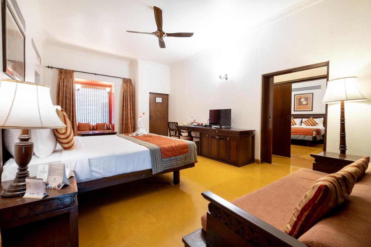 Fort Jadhavgadh -A Gadh Heritage Hotel Sasvad Bagian luar foto