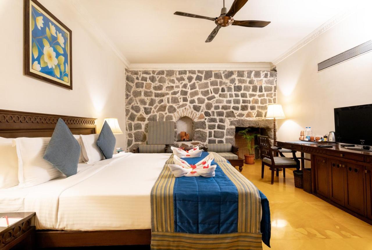 Fort Jadhavgadh -A Gadh Heritage Hotel Sasvad Bagian luar foto