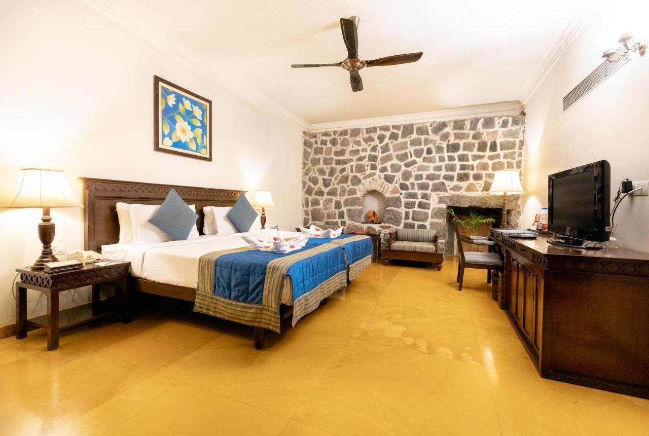 Fort Jadhavgadh -A Gadh Heritage Hotel Sasvad Bagian luar foto