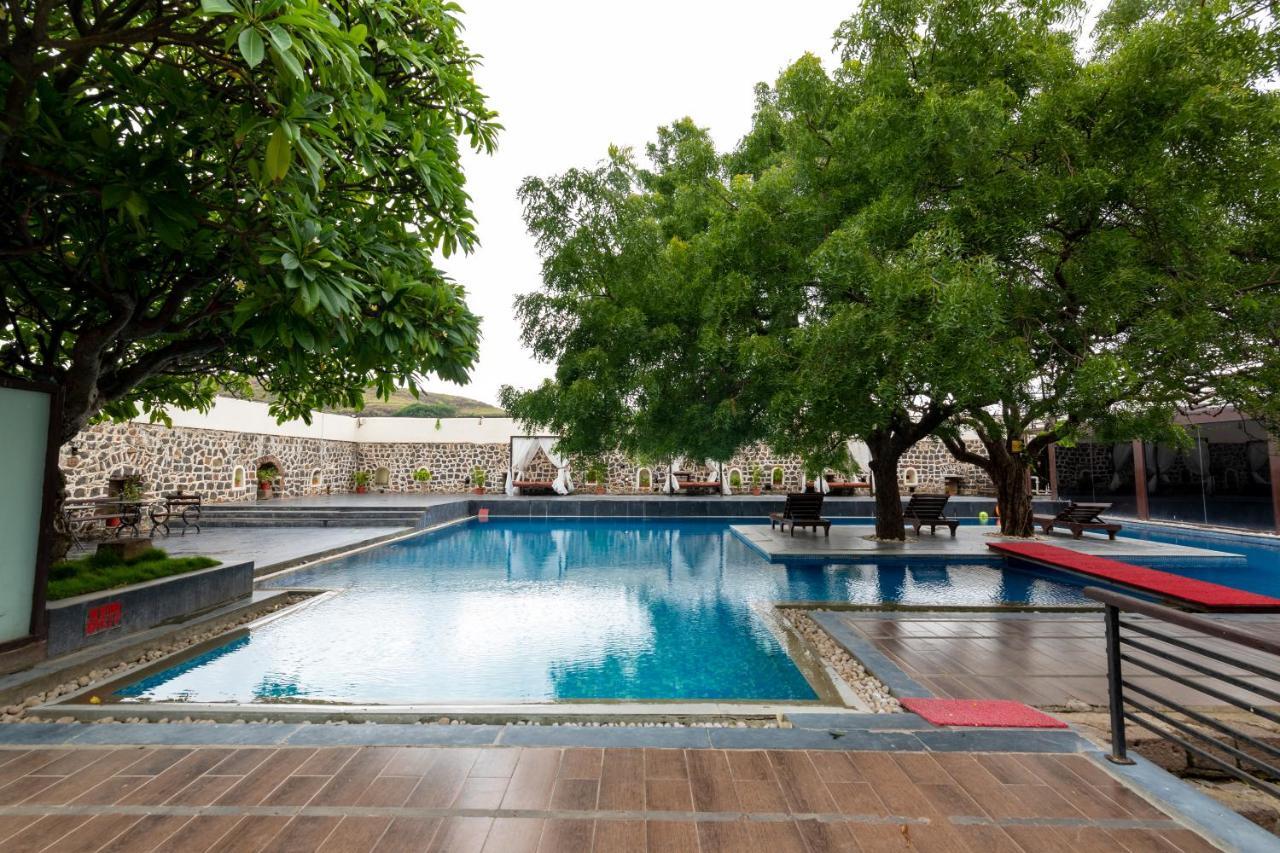 Fort Jadhavgadh -A Gadh Heritage Hotel Sasvad Bagian luar foto